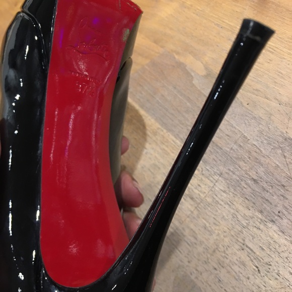 Christian Louboutin - Picture 4 of 6
